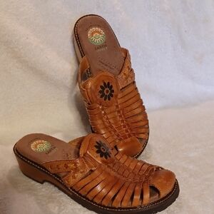 Earth Brown Leather Sandals Size 7.5 Slip On Sandals